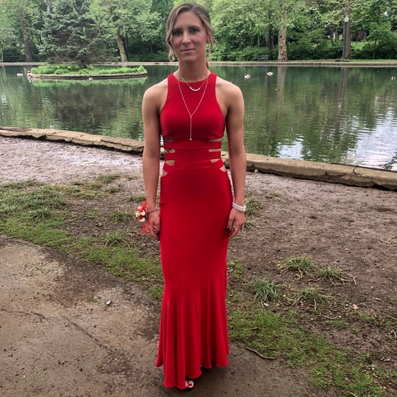 Red Faviana Prom Dress - Picture 3 of 5